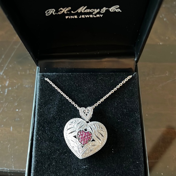 Sterling silver 18” chain with heart design. Heart pendant ruby colored stones - Picture 1 of 5